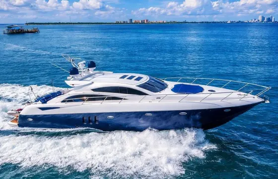 Mega Yacht 80 ft in Cancun
