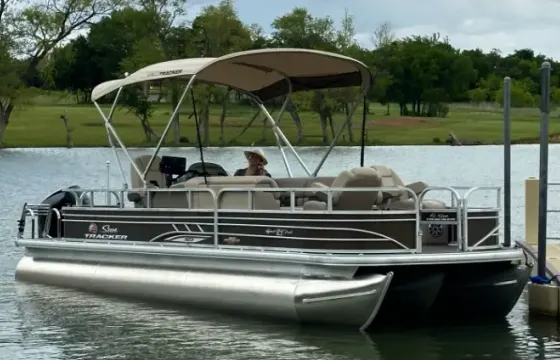 DATE NIGHT in Texas with Sun tracker sportfish 24 xp3 Pontoon!