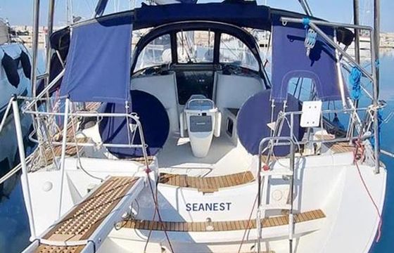 Sailboat Sun Odyssey 42i in Syros, the Cyclades