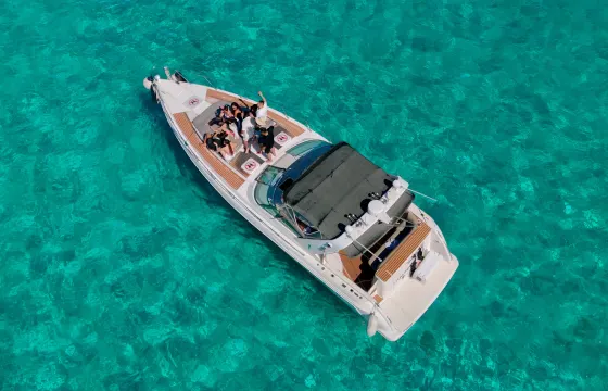 Private & beautiful 42ft Formula motor yacht | Snorkel Isla Mujeres
