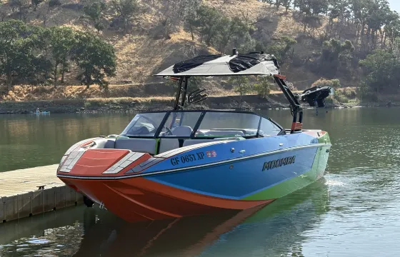 23ft Moonba Boat Tour + Wakeboard/Wakesurf Beginner Lesson