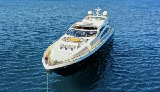 Sunseeker Predator 86 Yacht offers accommodation for 8 guests across 4 cabins