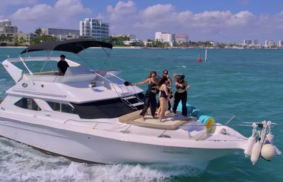 Sea Ray 46ft Flybridge snorkel trip