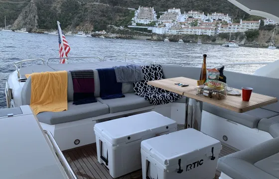 🛥️ 60ft Ultra-Sleek 2015 Sunseeker Predator Yacht – High-Speed Luxury