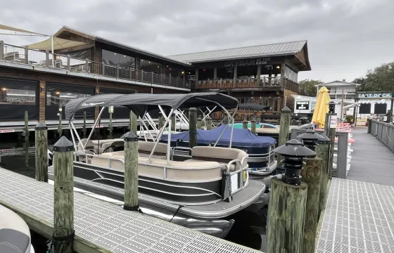 Crab Island 21' Suntracker 20 DLX Party Barge