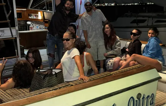 Tour Boston On this Beautiful 42ft Searay. Updated Boat And Very Spacious