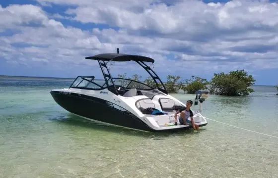 Yamaha AR210 Deck Boat in North Miami Beach