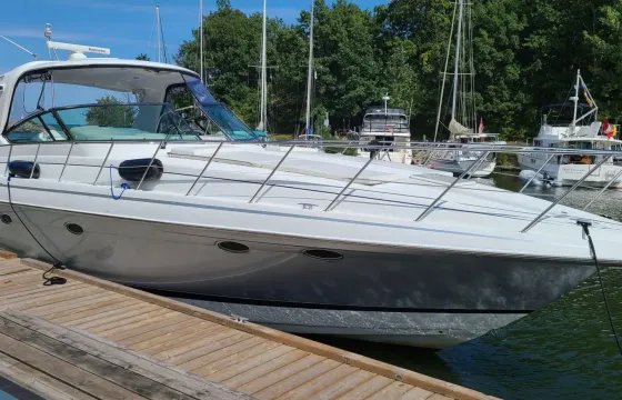**VIP** Yacht Charter on a 53ft Formula yacht with hydraulic  Swim Platform.