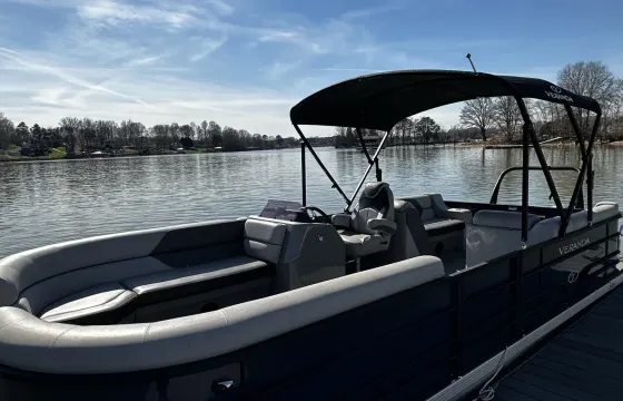FUEL & WATER FLOATS INCLUDED Lake Norman Luxury Pontoon Rental!