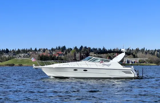 Private 40’ Trojan Yacht Cruise on Lake Union & Lake Washington