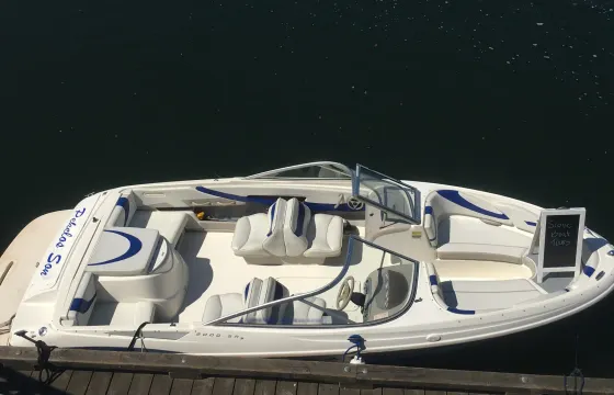 Maxum 20' Deck Boat for in Deep Cove, North Vancouver