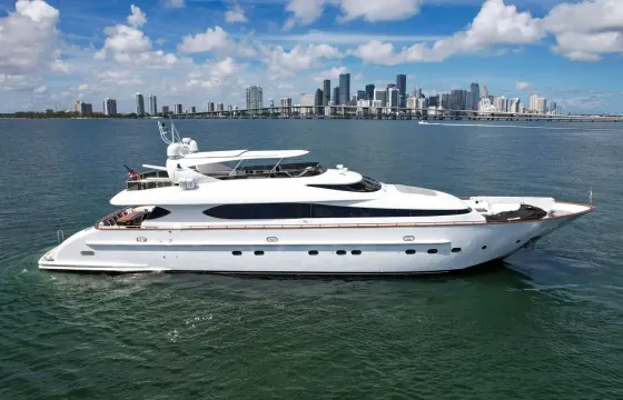 Luxe 110ft Maiora Mega Yacht with water toys serving south Florida