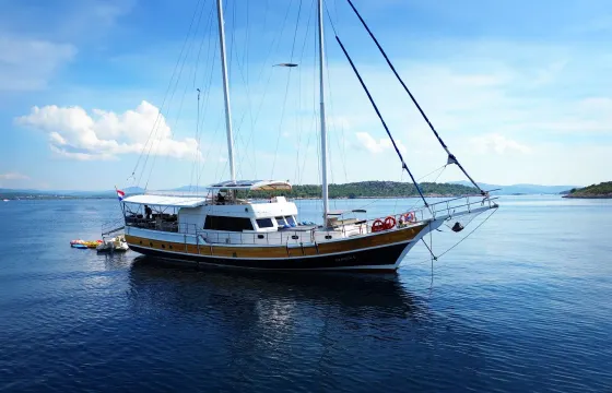 Luxury  Crewed Cruises in Croatia, Gulet Sirena 28 m 5 cabins 10 guest capacity