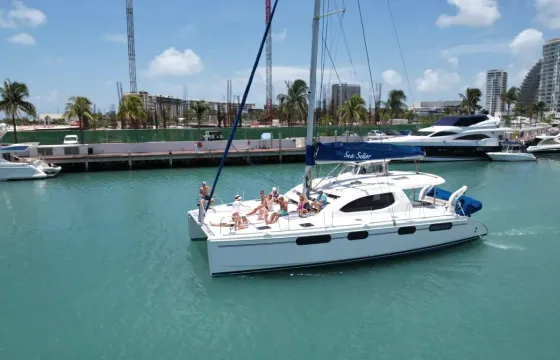 30 Persons 46' Cruising LEOPARD Sailing Catamaran in Cancún, For Charter