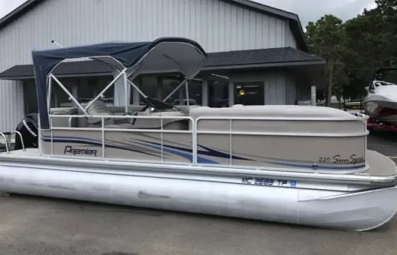 24ft Pontoon Rental in Lake Odessa, 3 day min $1500 in the Lake Odessa area .