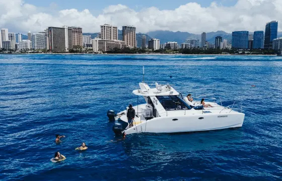 30ft Custom Power Catamaran Private Charter in Waikiki, Hawaii
