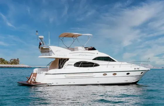 Dubai: Private Luxury Yacht Tour on a 50-Foot Yacht
