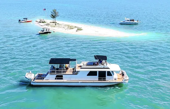 60ft Gibson Houseboat for the ultimate comfort on the water!
