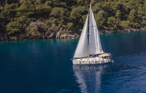BAVARIA 45 SAILING BOAT WITH CAPACITY FOR 4 PEOPLE ​