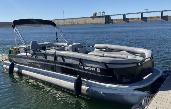 28ft Bentley Party Pontoon for 15 people on Lake Travis!