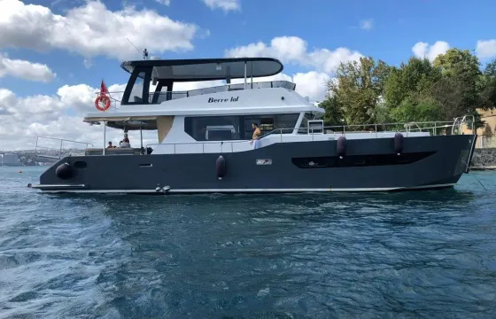 Premium Istanbul Bosphorus Yacht Charters - 39ft Yacht