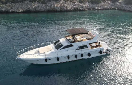 Daily or Multi Days Cruises In Greece with Ferretti Altura 52s Flybridge