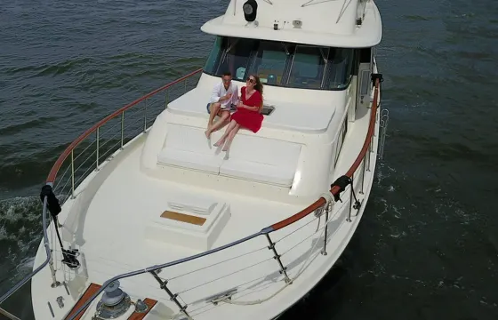 60ft Hatteras Luxury Motor Yacht in NY Harbor - USCG Inspected