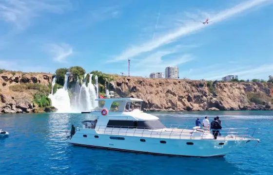 19.5-Meter Luxury Motor Yacht Rental with 2 Cabins in Antalya