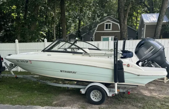 2020 Stingray Deck Boat for 9 person