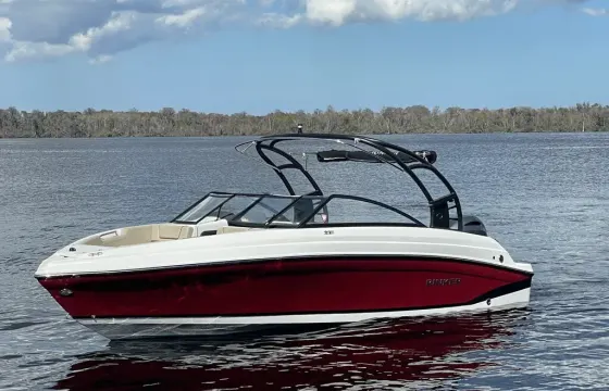 2018 Rinker Red 24 FT