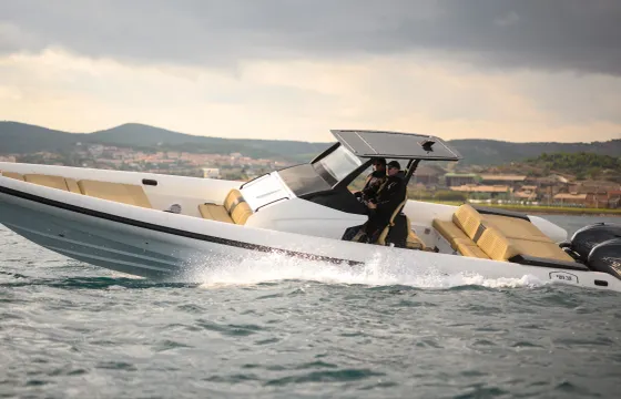 ZEN 40  - available for charter in Paros-Antiparos