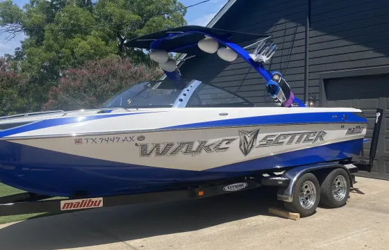 Malibu wakesetter 23’.   Gas included and captain wakeboards surf board jackets.