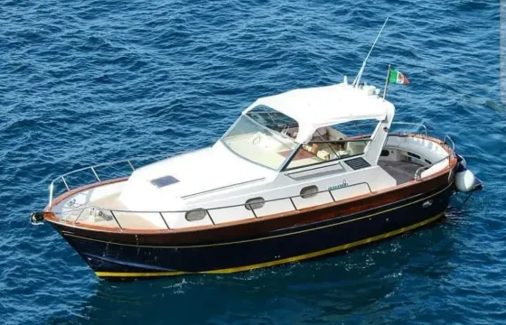 Enjoy the Amalfi Coast on a private boat