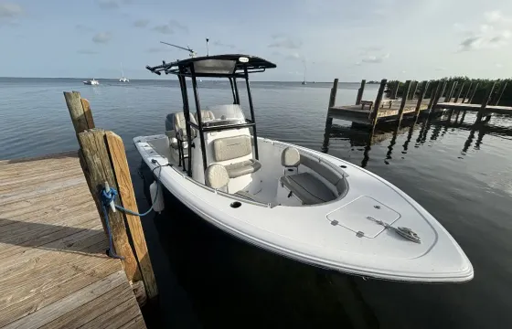 Cruise or Fish in Style on a Yamaha Sportsman 21.2’ in Key Largo!