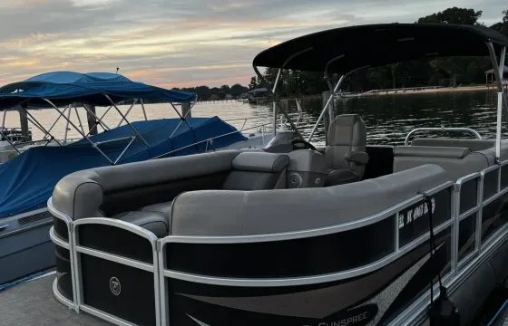 Luxury Party Tritoon Boat on Lake Norman