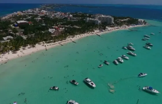 80ft Power Mega Yacht for groups with chef & snorkel gear