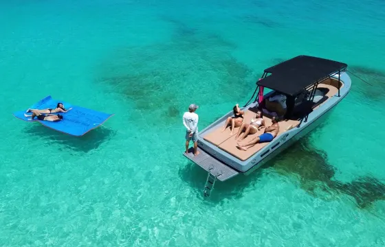 32ft Speed Boat Inboard - Tour the Coast of Saint Martin