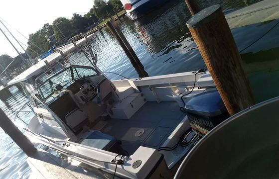 Cuddy Cabin/Walk Around bareboat fishing charter in Annapolis