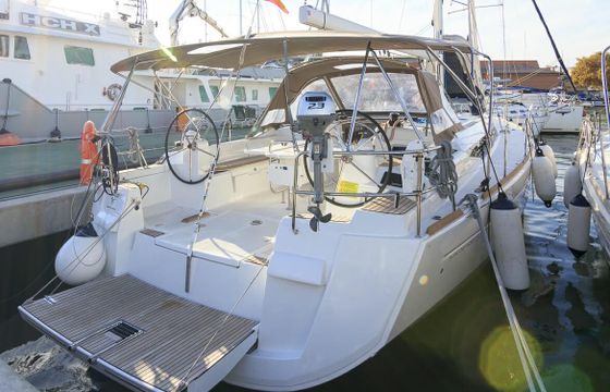 Cruise onboard 52' Jeanneau Cruising Monohull in Arona, Canary