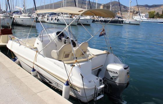 Beneteau Flyer 550 Sun Deck - Rental in Split, Croatia - Cuddy Cabin/Walk Around