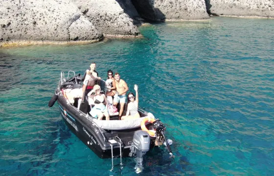 Hire “Batman” Boat with 30hp Yamaha Engine – Without License in Vlichada