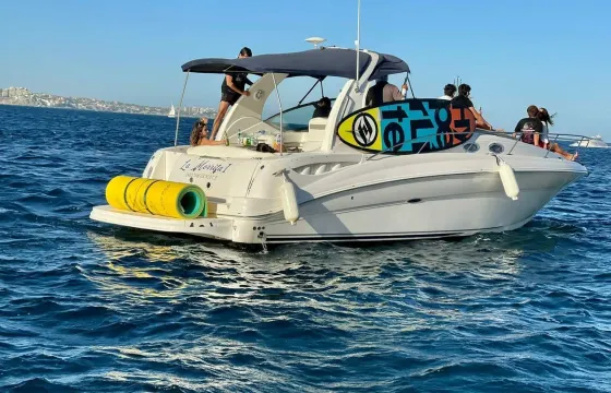 Sea Ray 32ft Yacht for your Sea adventure at Los Cabos.