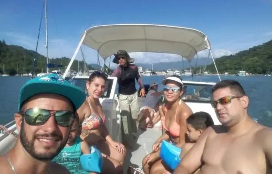 Charter Real Class 24 Bowrider in Ubatuba, Brazil for up to 12 people