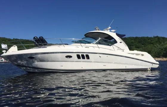 Cruise Lake Michigan in Chicago aboard 39' Sea Ray Sundancer Motor Yacht