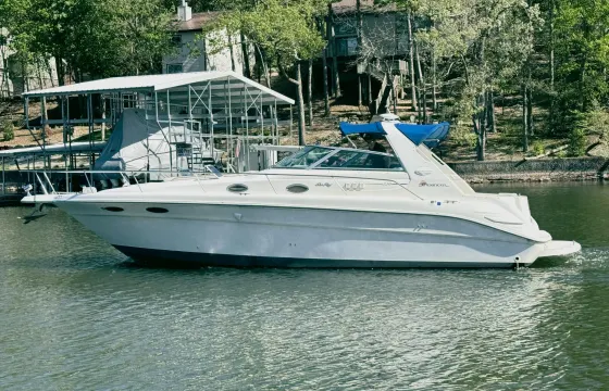 Luxury Sea Ray 330 Sundancer Yacht on Lake of the Ozarks | Captain Included