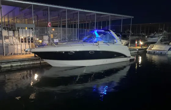 Chaparral Signature Cruiser 31' on Lake Travis