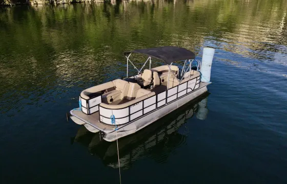 14 Person Pontoon Boat Rental on Lake Austin with Captain