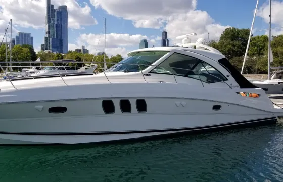 Captained 51' Sea Ray Sundancer Luxury Yacht in Chicago - 7 Guests