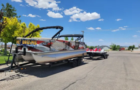 Lake Mead Bentley Elite 22ft Tri-toon Lake | 200HP Mercury| Tube/Wakeboard