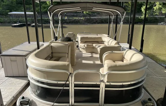 Beautiful 21’ Black Lowe Pontoon W/115hp Outboard Located On Lake Of The Ozarks